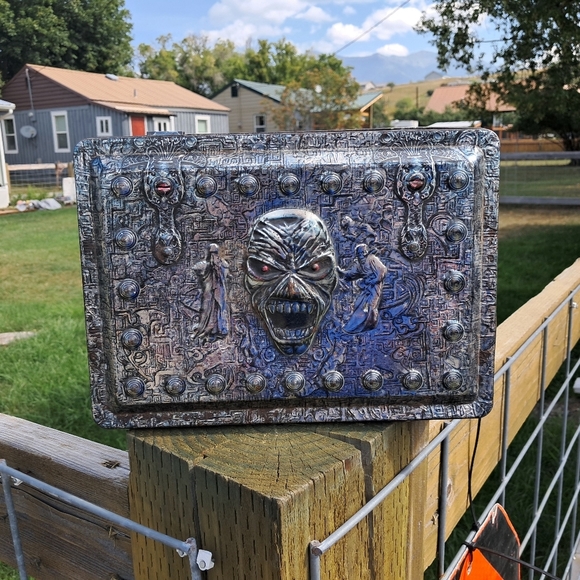 IRON MAIDEN Vintage Collectible Eddie's Archive Tin (Tin Only) - Picture 1 of 4